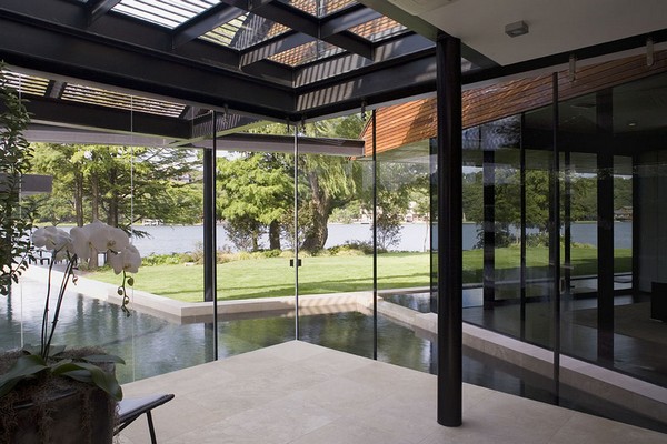 Peninsula Home Freshome08 Refinement and Comfort in a Beautiful Home Overlooking Lake Austin