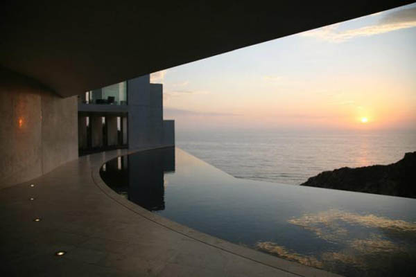Razor residence 11 Astonishing Concrete and Glass Residence with Stunning Views of the Ocean