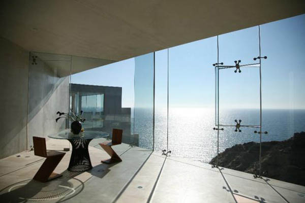 Razor residence 5 Astonishing Concrete and Glass Residence with Stunning Views of the Ocean