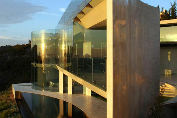 Razor residence Astonishing Concrete and Glass Residence with Stunning Views of the Ocean