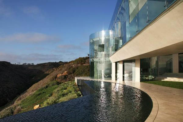 Razor residence 13 Astonishing Concrete and Glass Residence with Stunning Views of the Ocean