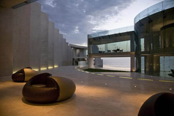 Razor residence 17 Astonishing Concrete and Glass Residence with Stunning Views of the Ocean