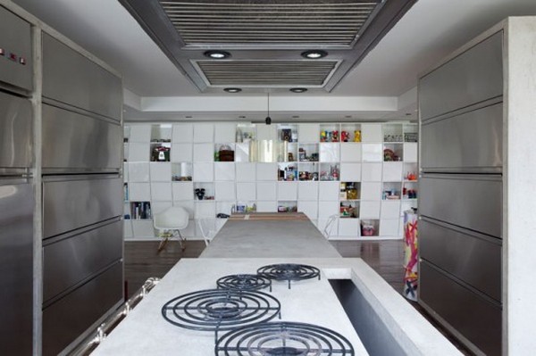 bookc4 550x366 Incredible Bookcase Apartment in Brasil by Triptyque Studio