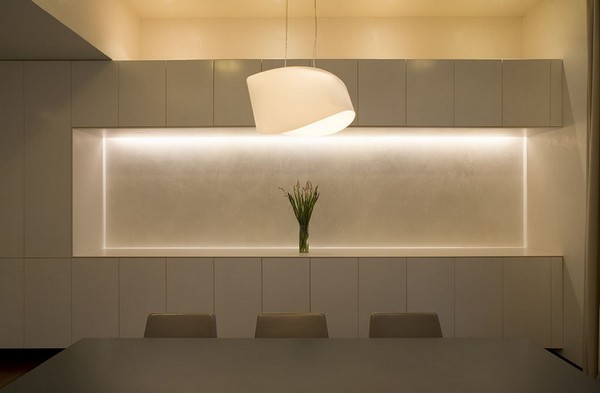 Peninsula Home Freshome06 Refinement and Comfort in a Beautiful Home Overlooking Lake Austin