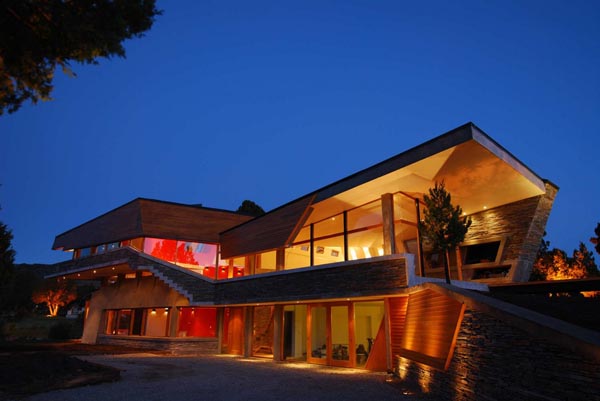 Ribbon-House (5) Ribbon House 5 Expressive Vacation House Composed of Surprising Geometric Volumes