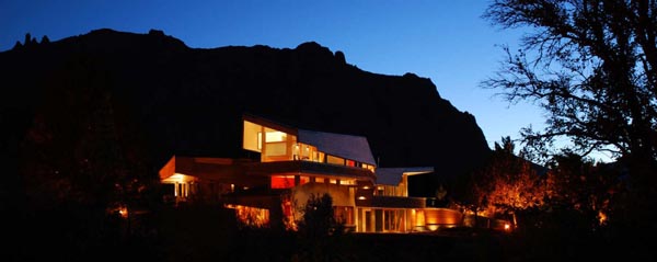 Ribbon-House (8) Ribbon House 8 Expressive Vacation House Composed of Surprising Geometric Volumes