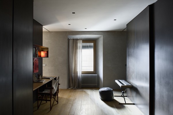 Study room Study room Breathtaking Medieval Building Turned Into Contemporary Living Space