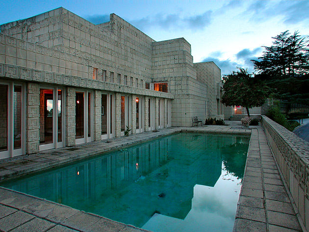 322772360 21182844 Ennis House