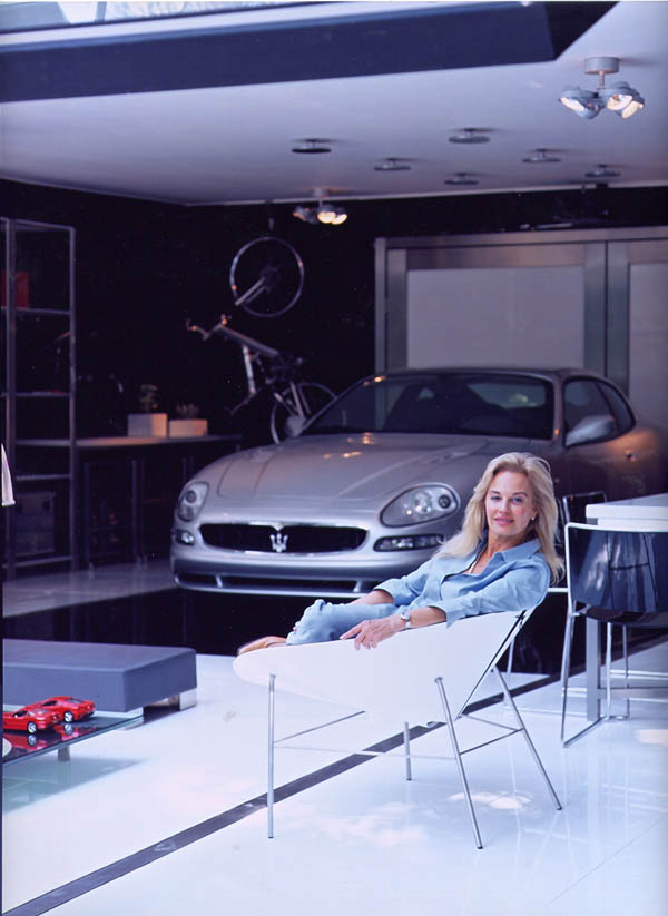 Modern Garage by Brunete Fraccaroli 5 Striking Transparency Showcased By A Modern Live In Garage