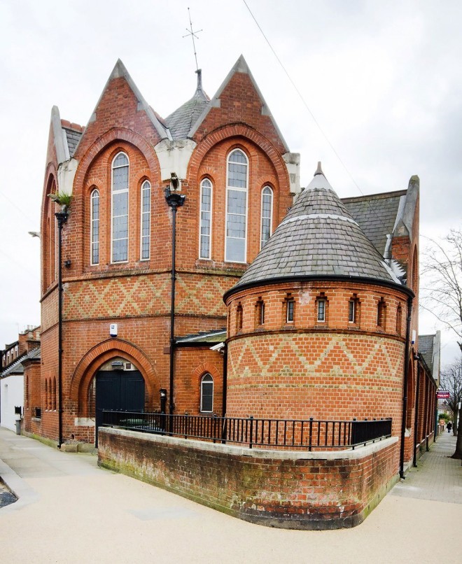 Kenmont-Gardens-Church-Converted-Residence-in-London-02