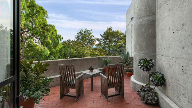 steve-martins-balcony